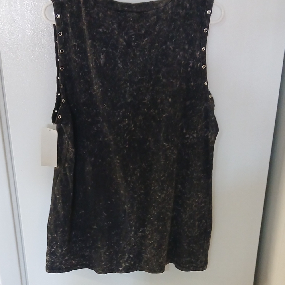 Occasion Black and Red Graphic Tank Top - Picture 5 of 5